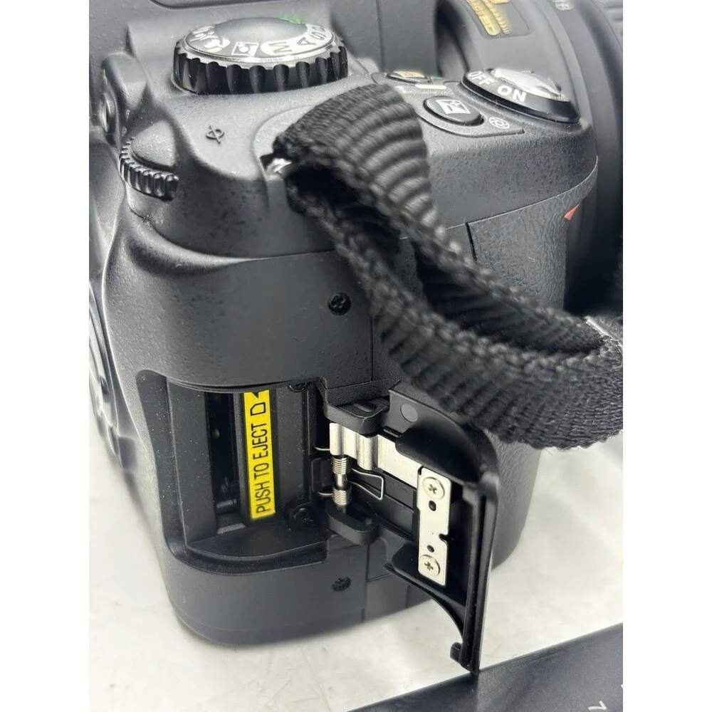 NIKON D40 DSLR CAMERA Kit DIGITAL Handheld Camera + DX  AF-S 18-55mm LENS Bag